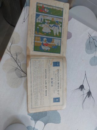 Vendo antiguo libreto de punto de cruz.1920+-