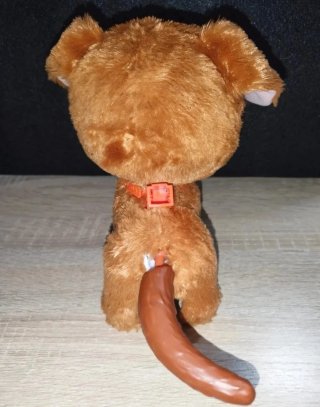 Cagnolino peluche con occhi grandi