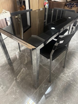 Mesa cristal extensible y 4 sillas
