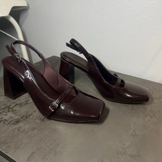 Zapatos charol tacón ancho slingback