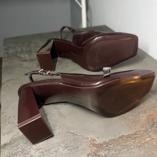 Zapatos charol tacón ancho slingback
