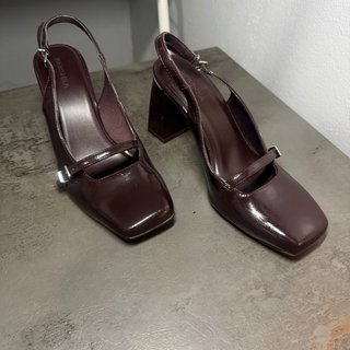 Zapatos charol tacón ancho slingback