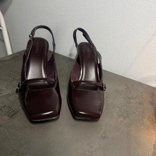 Zapatos charol tacón ancho slingback