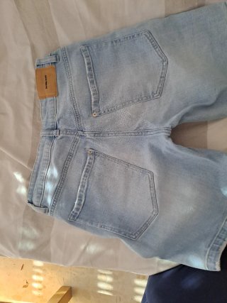 Pantalón vaquero Bershka celeste desgastado