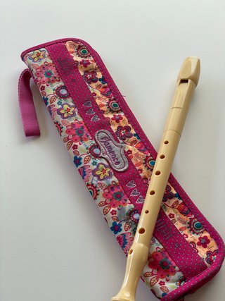 Flauta Honner con funda rosa floral