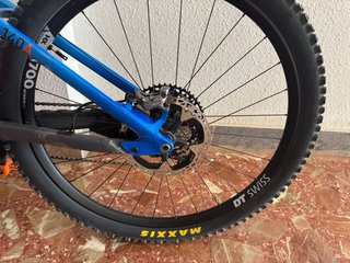 Bicicleta eléctrica CUBE ESTEREO HIBRID 140 .