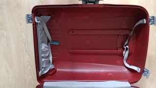 Maleta grande roja resistente. Marca: Roncato.