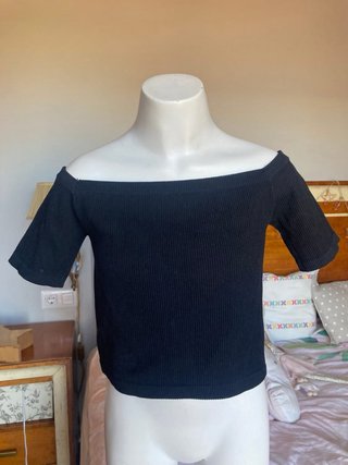 Stradivarius Camiseta Negra Escote Barco