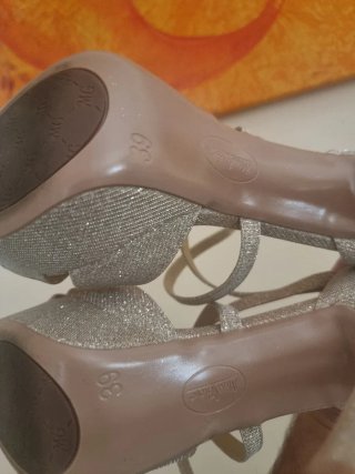 Tacchi eleganti oro