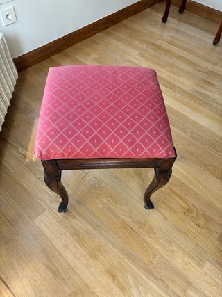 Taburete de madera tapizado