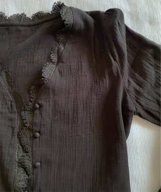 Blusa negra con encaje talla M