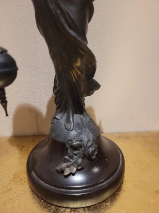 Reloj de péndulo misterioso