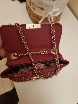 Borsa Camomilla con borchie dorate