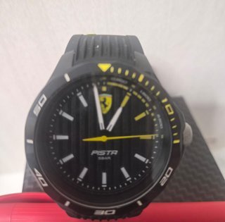 Reloj Ferrari Pista Negro y Amarillo Nuevo