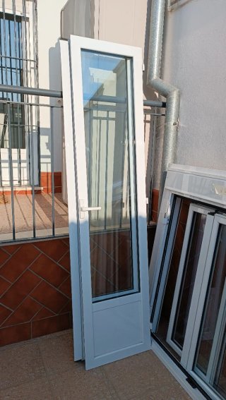 Balconera aluminio blanca 2 puertas abatibles