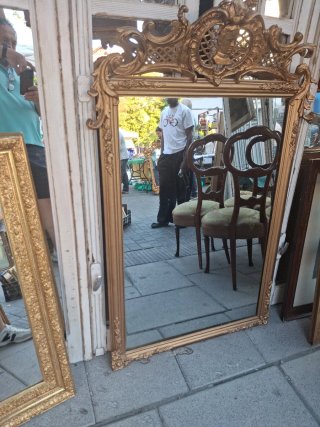 Espejo Antiguo Dorado con Marco Ornamentado