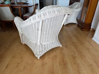 2 Sillones de mimbre beige y blanco vintage