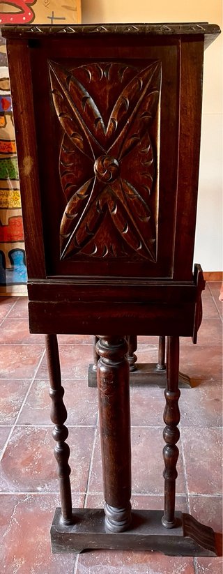 Bargueño antiguo madera tallada