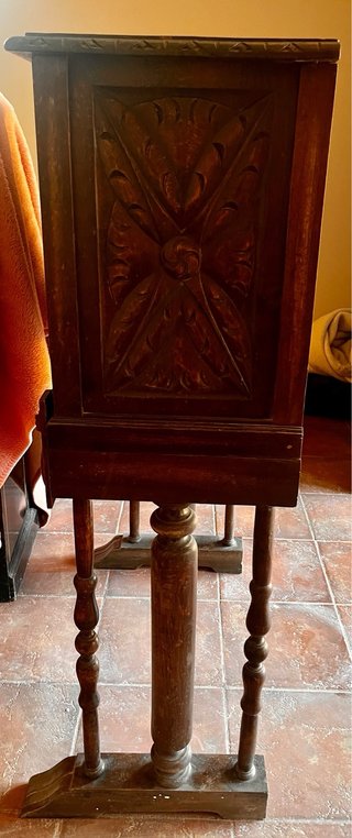 Bargueño antiguo madera tallada