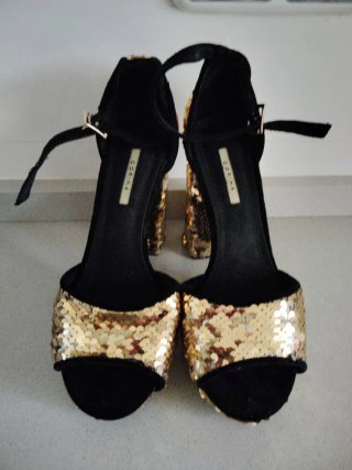 Sandalias Corina Talla 37 Doradas y Negras