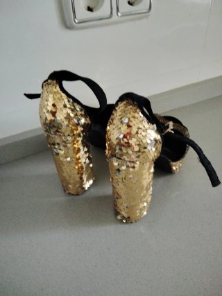 Sandalias Corina Talla 37 Doradas y Negras
