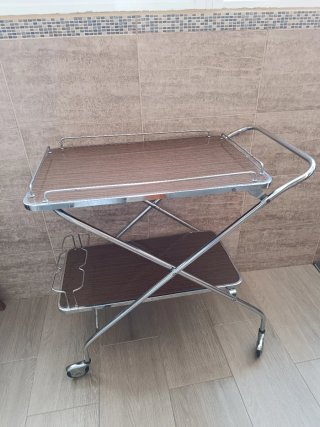 Camarera con ruedas