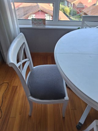 Mesa extensible y 4 sillas