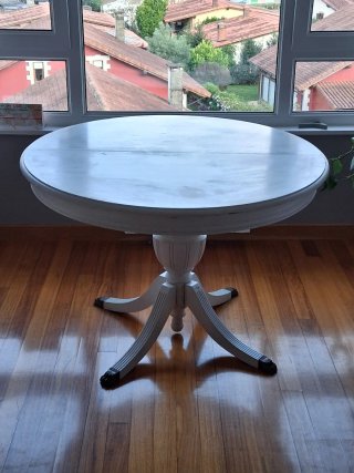 Mesa extensible y 4 sillas