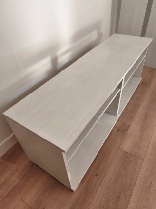 Mesa auxiliar de televisión