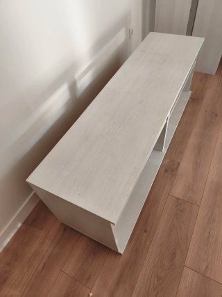 Mesa auxiliar de televisión