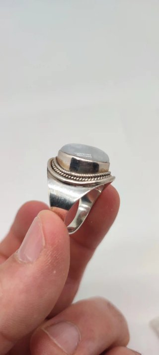 Anillo de Plata y Piedra Luna.