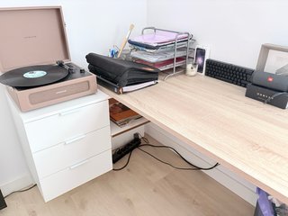 Escritorio madera natural y blanco