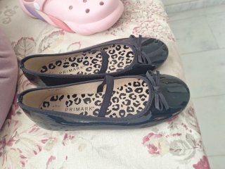 Bailarinas charol negras lazo Primark talla 37