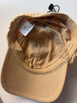Gorra beige Scalpers