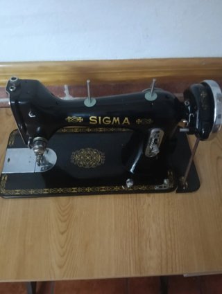 Máquina de coser Sigma antigua