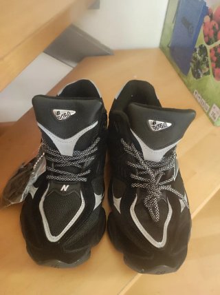 Zapatillas New Balance Negras y Plateadas