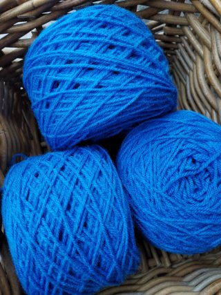 296gr, Lote de 3 ovillos de lana azul