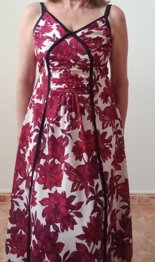 Vestido midi floral rojo y blanco