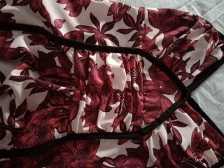 Vestido midi floral rojo y blanco