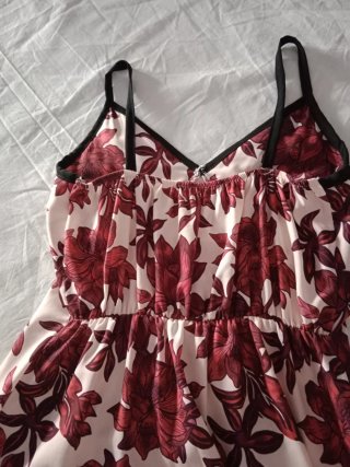 Vestido midi floral rojo y blanco