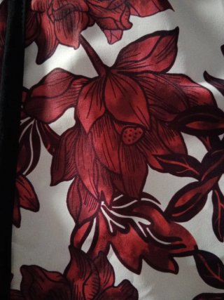 Vestido midi floral rojo y blanco