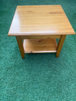 Mesa baja de madera natural medida 60 cms x 60 cms