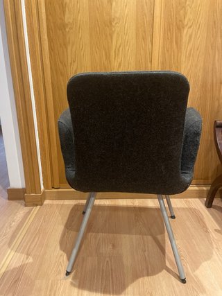 Silla de tela con reposabrazos