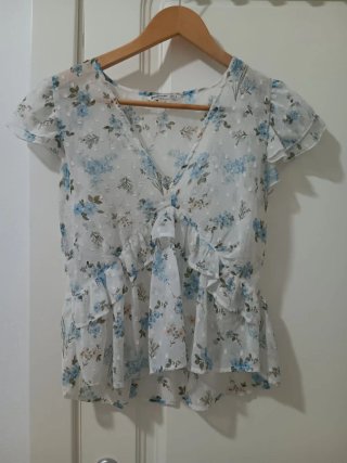 2 Blusas talla  S , practicamente casi nuevas