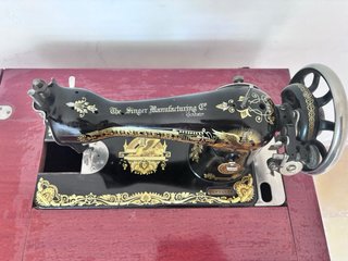 Máquina de coser Singer antigua