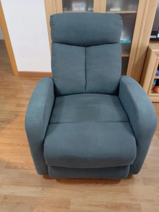 Sillón reclinable gris tela