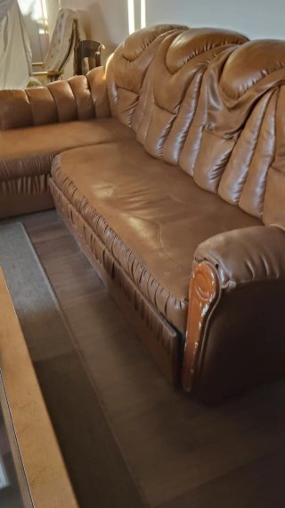 Sofá chaiselong de piel marrón (regalo)