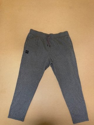 Pantalón de chándal gris deportivo Under Armour