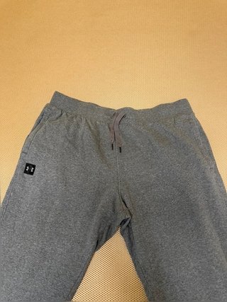 Pantalón de chándal gris deportivo Under Armour