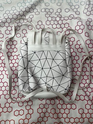 Mochila pequeña geométrica